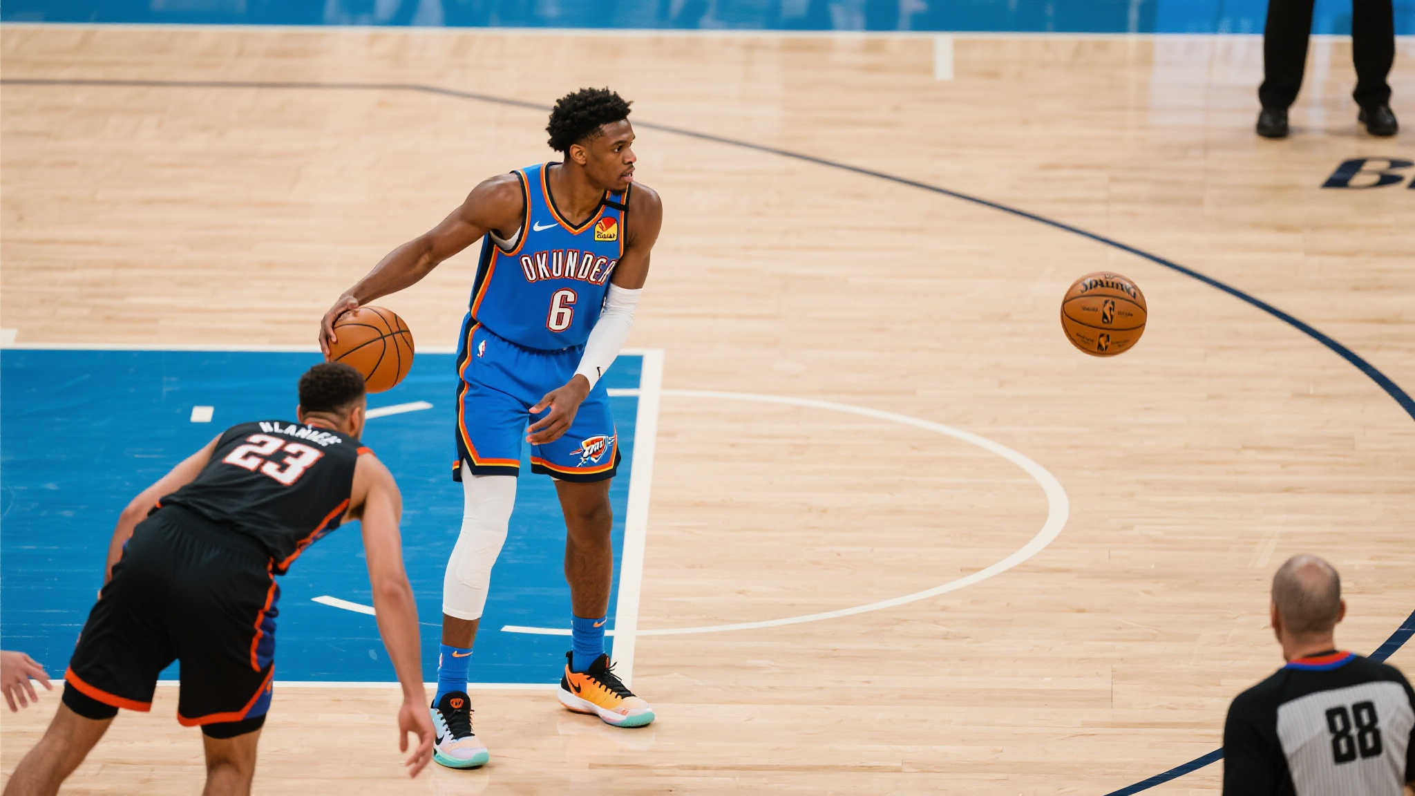 亚历山大单季季后赛罚球总数达190,NBA历史排名第四,仅次于诺维茨基、韦德和伦纳德 在篮球比赛中,造犯规并稳稳命中罚篮是一项考验技巧与